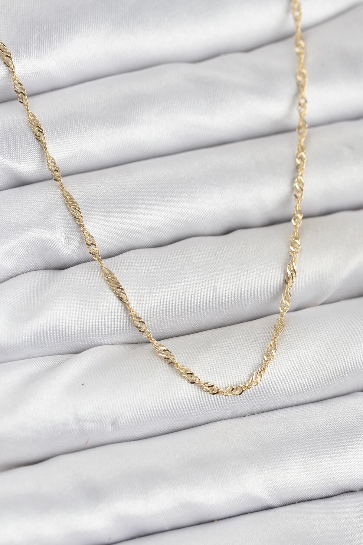 CM 14K Gold Renk Yassı Burgulu Model Kadın Kolye