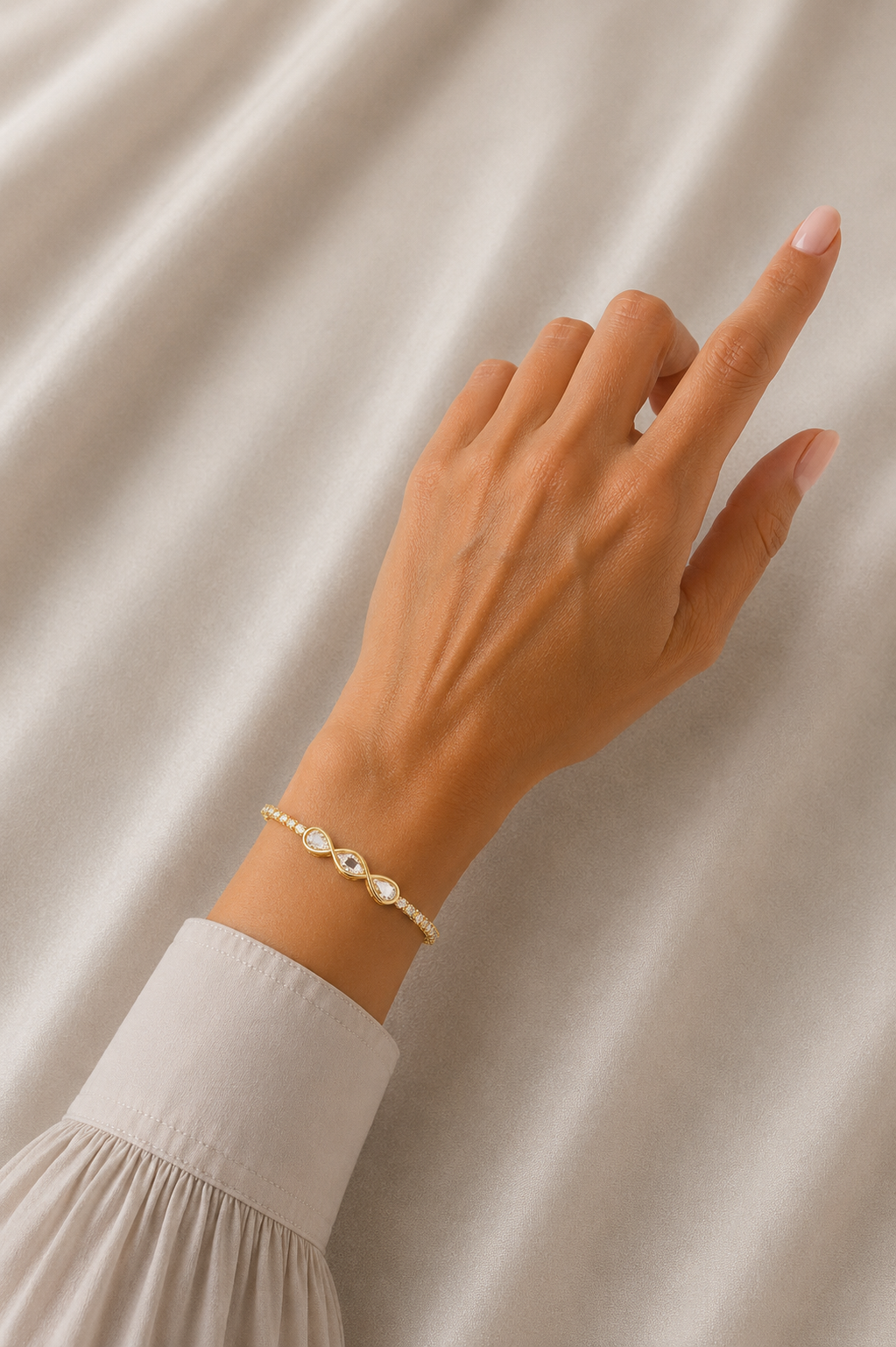 Pirinç Zirkon Taşlı Sonsuzluk Model Gold Renk Asansörlü Kadın Bileklik