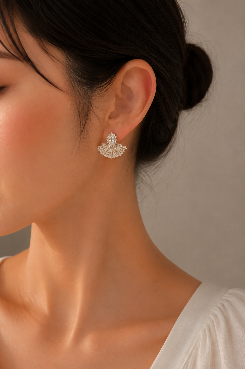 Pirinç Gold Renk Zirkon Taşlı Yelpaze Model Kadın Küpe