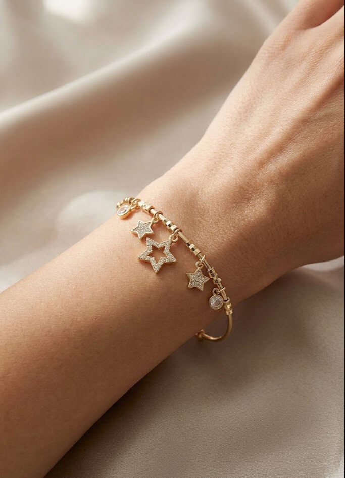 Pirinç Zirkon Taşlı Yıldız Model Gold Renk Charm Bileklik
