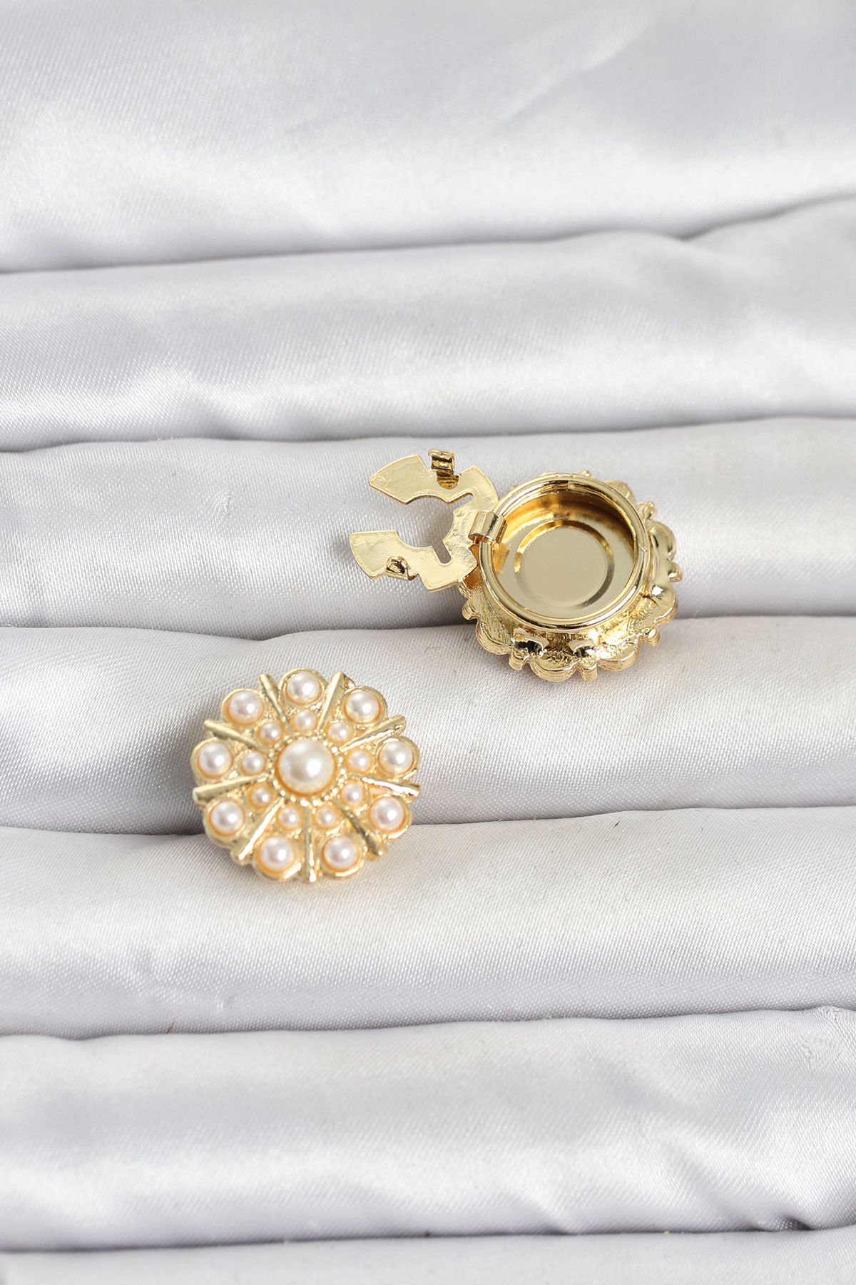 Vintage Model Gold Renk Düğme veya Manşet Broşu