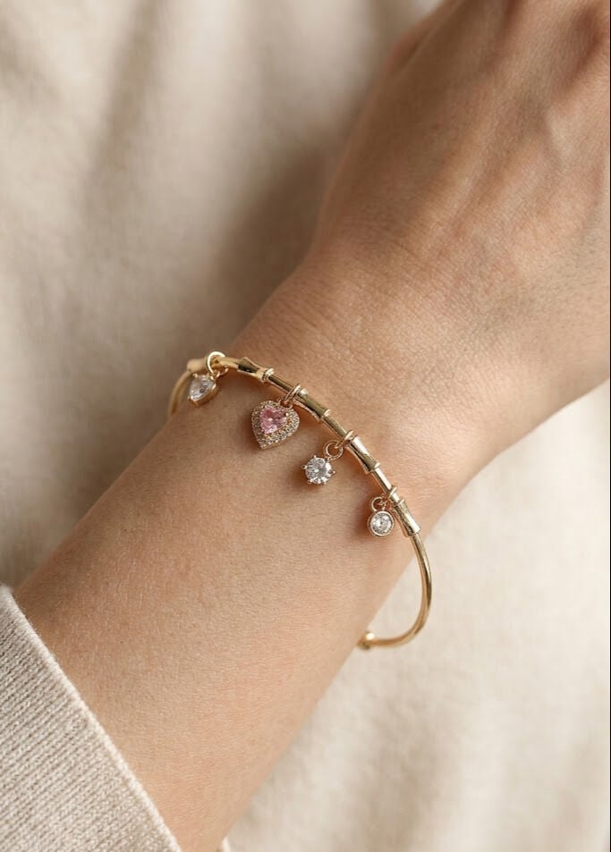 Pirinç Zirkon Taşlı Pembe Kalp Model Gold Renk Charm Bileklik