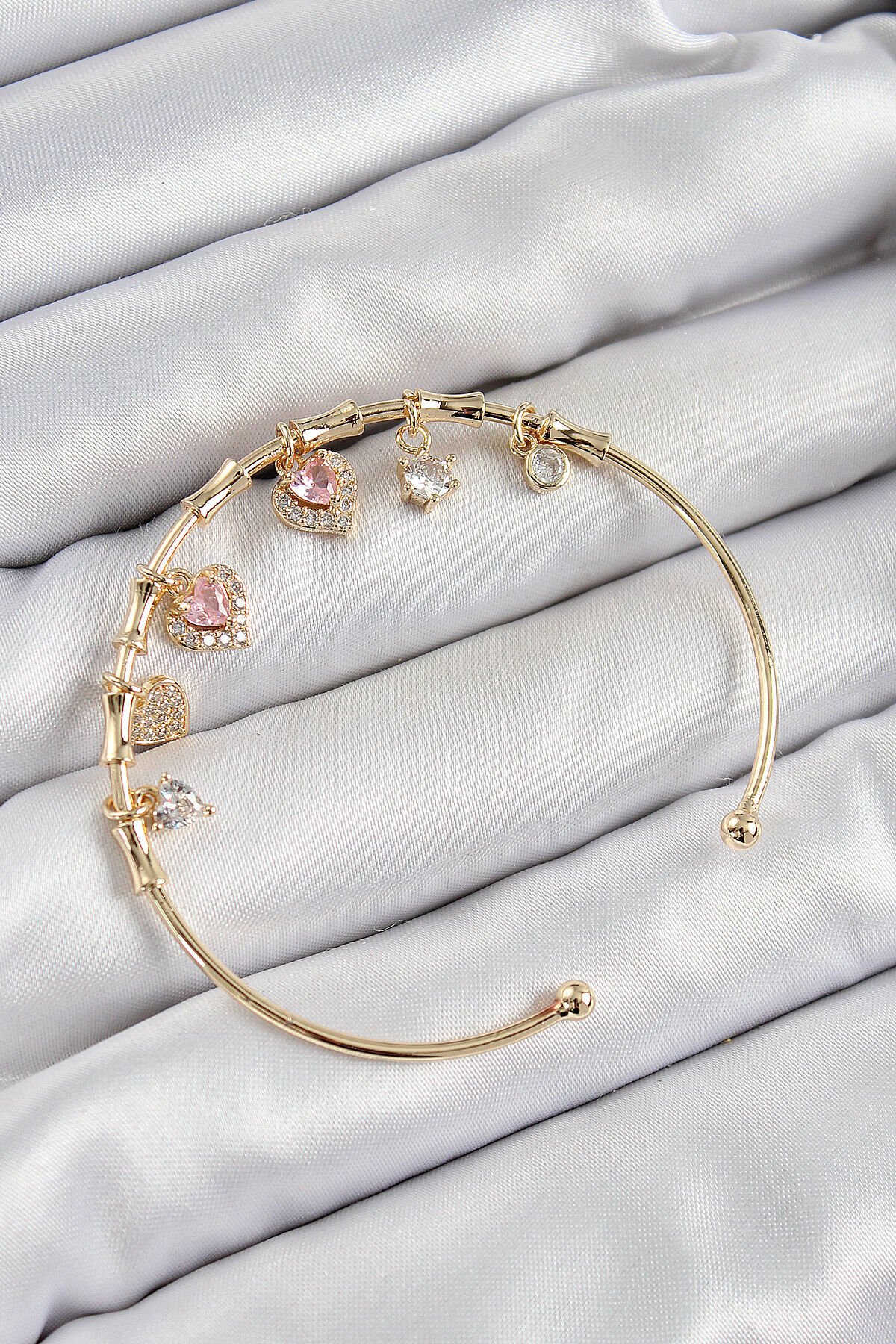 Pirinç Zirkon Taşlı Pembe Kalp Model Gold Renk Charm Bileklik