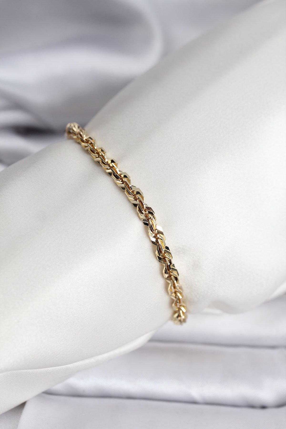 14K Gold Renk Kaplama Burgu Zincir Model CM Kadın Bileklik