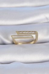 Pirinç Gold Renk Zirkon Taşlı Beyaz Sedef Detay Kadın Yüzük