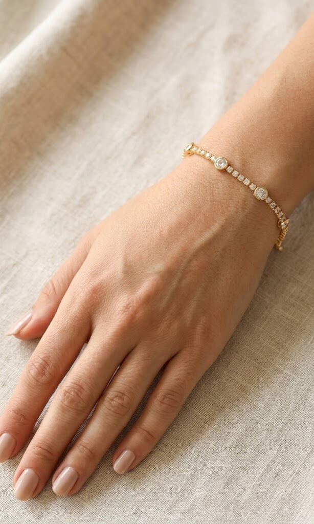 Pirinç Zirkon Taşlı Daire Model Gold Renk Asansörlü Kadın Bileklik