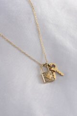 316L Çelik Gold Renk Zirkon Taşlı Kilit Figür Anahtar Detay Kadın Kolye