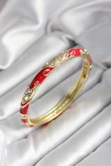 Mineli Pirinç Kırmızı Çiçek Desenli Zirkon Taşlı Gold Renk Kadın Kelepçe