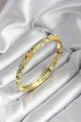 Mineli Pirinç Yeşil Çiçek Desenli Zirkon Taşlı Gold Renk Kadın Kelepçe