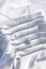 316L Çelik Gold Renk Zirkon Taşlı Kar Tanesi Projeksiyon Model Kadın Kolye