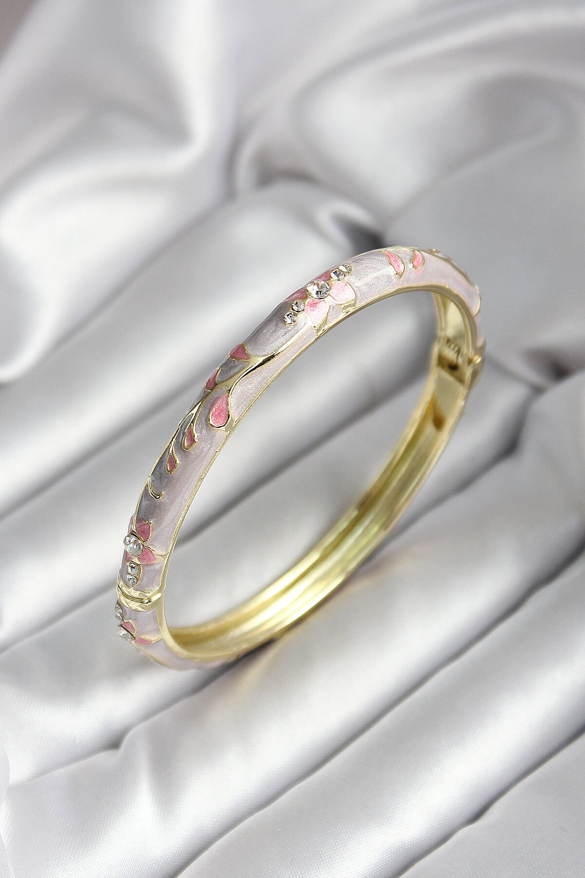 Mineli Pirinç Pembe Çiçek Desenli Gold Renk Kadın Kelepçe