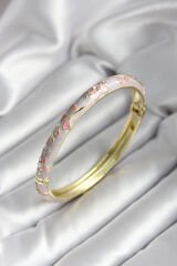 Mineli Pirinç Pembe Çiçek Desenli Gold Renk Kadın Kelepçe