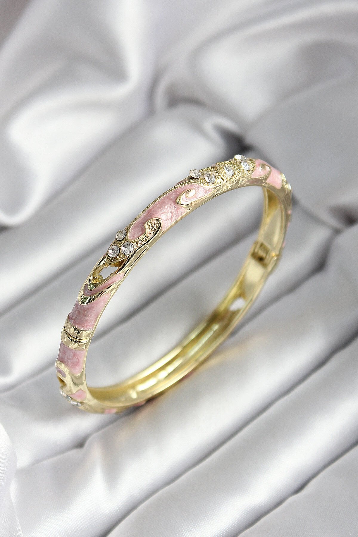 Mineli Pirinç Pembe Çiçek Desenli Gold Renk Kadın Kelepçe