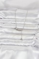 Pirinç Gümüş Renk Minimal Sallantılı Yıldız Model Kadın Kolye