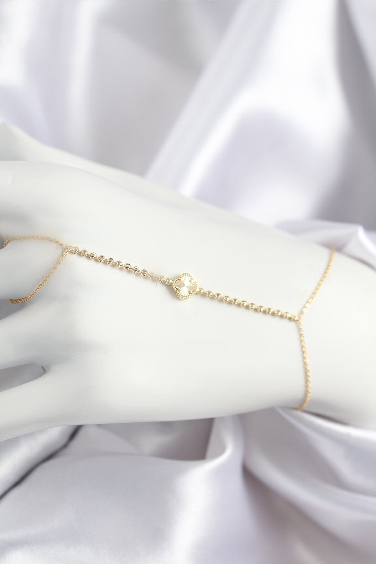 Pirinç Zirkon Taşlı Yonca Model Gold Renk Şahmeran