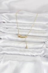Pirinç Gold Renk Minimal Sallantılı Yıldız Model Kadın Kolye