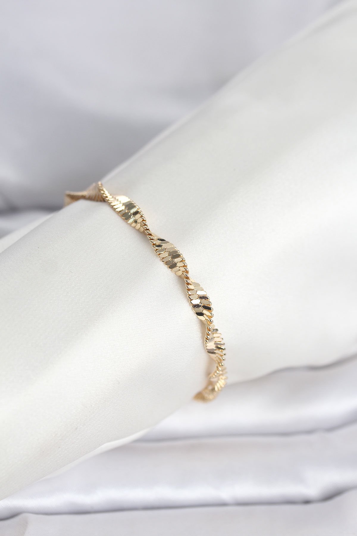 CM 14K Gold Renk Zincir Kalın Yassı Ezme Burgu Model Kadın Bileklik