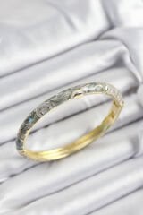 Mineli Pirinç Gri Sarmal Motifli Gold Renk Kadın Kelepçe