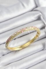 Mineli Pirinç Pembe Hardal Ve Krem Çiçek Motifli Gold Renk Kadın Kelepçe