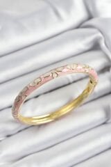 Mineli Pirinç Pembe Çiçek Motifli Gold Renk Kadın Kelepçe