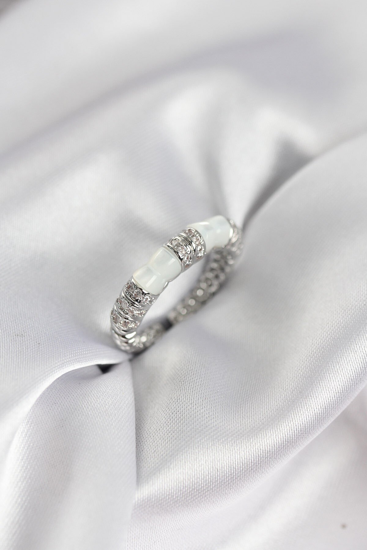 Zirkon Taşlı Kemik Model Gümüş Renk Kadın Yüzük