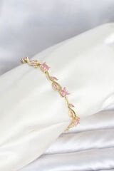 Pirinç Gold Renk Pembe Zirkon Taşlı Çiçek Model Kadın Bileklik