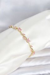 Pirinç Gold Renk Pembe Zirkon Taşlı Çiçek Model Kadın Bileklik