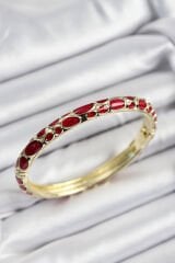 Mineli Pirinç Kırmızı Petek Motifli Gold Renk Kadın Kelepçe