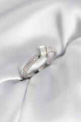 Zirkon Taşlı Sedefli Gümüş Renk Kadın Yüzük