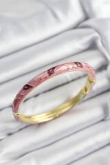 Mineli Pirinç Pembe Ve Fuşya Yaprak Motifli Gold Renk Kadın Kelepçe