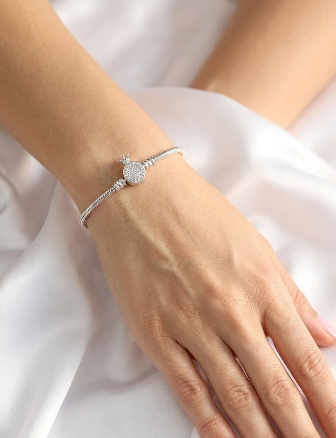 Pirinç Charm Zirkon Taşlı Taç Model Gümüş Renk Kadın Bileklik