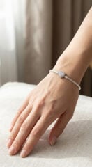 Pirinç Charm Zirkon Taşlı Kalp Model Gümüş Renk Kadın Bileklik
