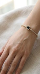 Pirinç Charm Zirkon Taşlı Yonca Model Gold Renk Kadın Bileklik