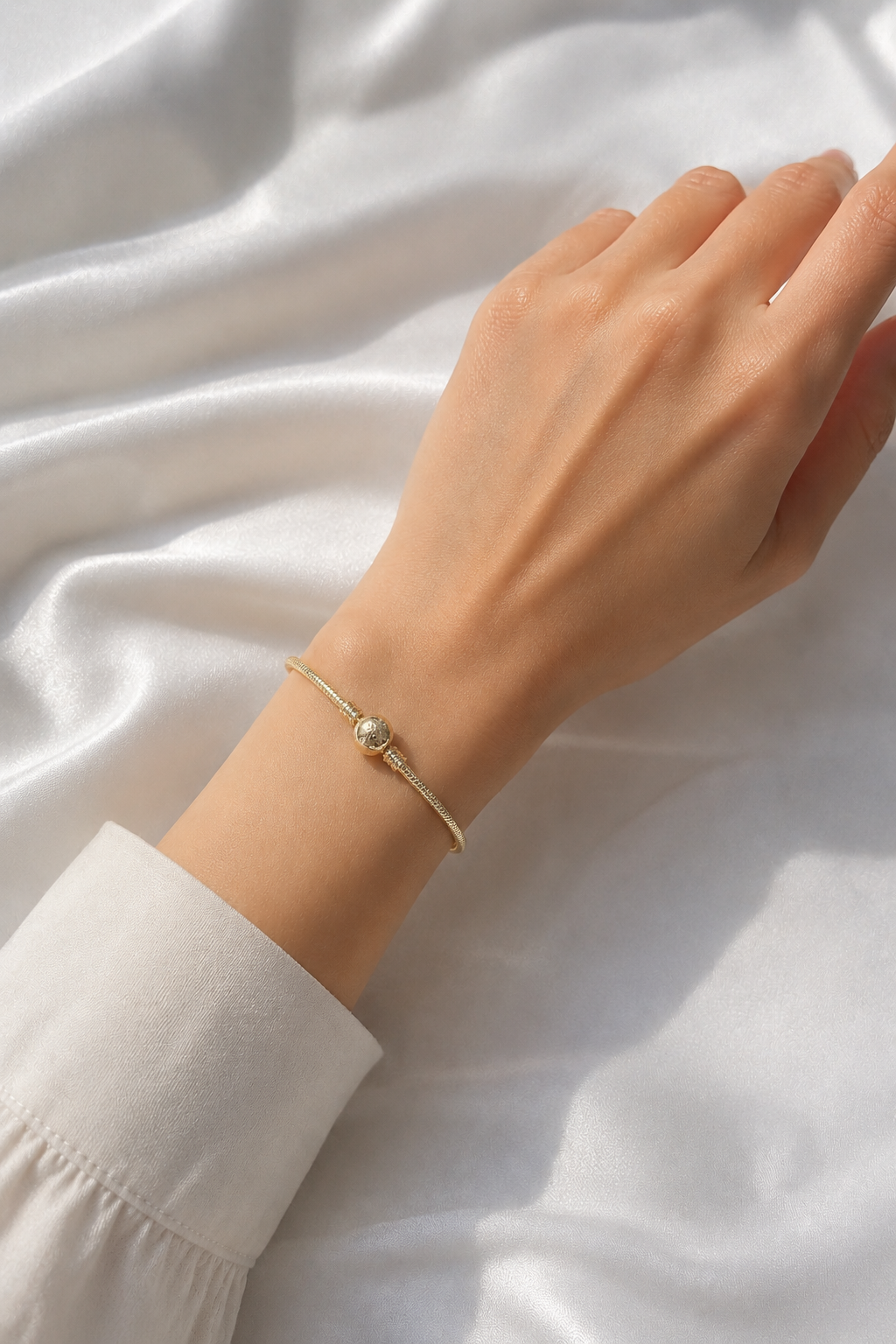 Pirinç Charm Topcuk Model Gold Renk Kadın Bileklik