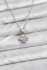 316L Çelik Zincir Gümüş Renk Zirkon Taşlı Yonca Model Kadın Kolye