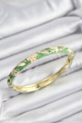 Mineli Pirinç Yeşil Ve Krem Çiçek Motifli Gold Renk Kadın Kelepçe