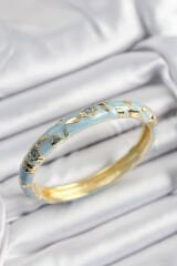 Mineli Pirinç Mavi Çiçek Motifli Gold Renk Kadın Kelepçe