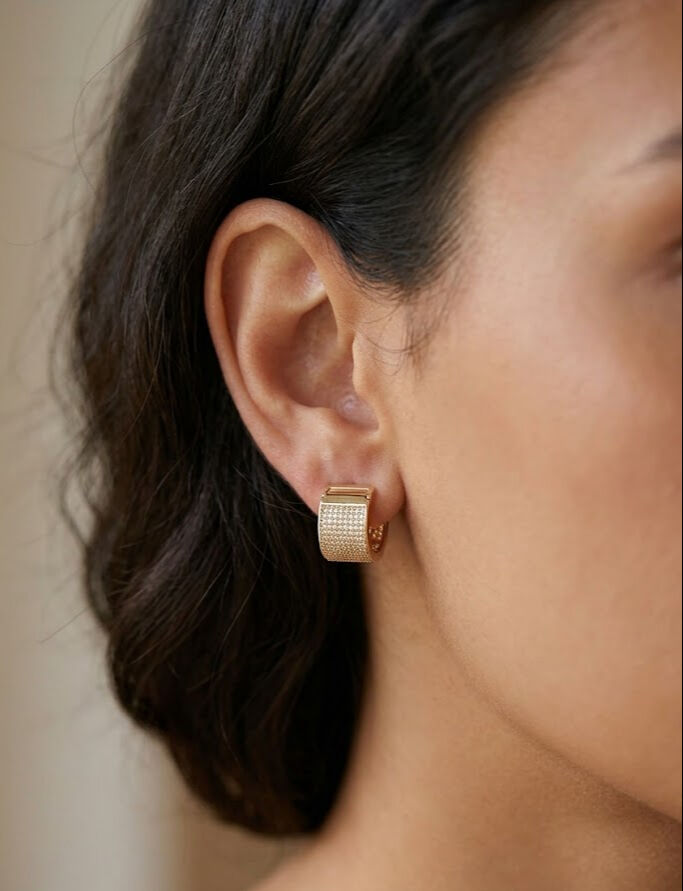 Pirinç Gold Renk Taşlı Minimal Küpe