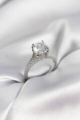 Gümüş Renk Tek Taş Model Zirkon Taşlı Kadın Yüzük