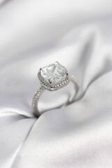 Kare Tek Taş Model Zirkon Taşlı Gümüş Renk Kadın Yüzük