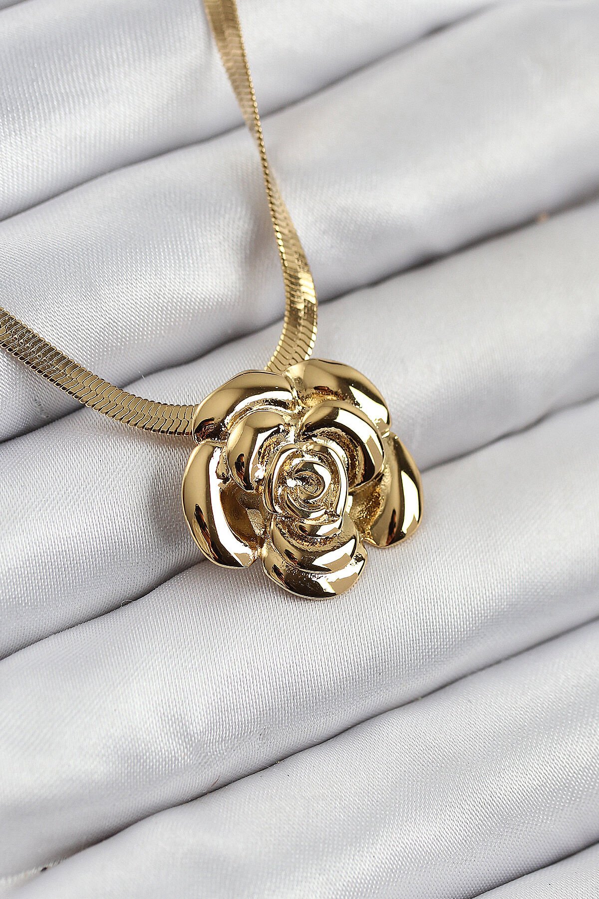 316L Çelik Gül Figürlü İtalyan Zincir Model Gold Renk Kadın Kolye