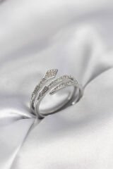 Yılan Model Gümüş Renk Zirkon Taşlı Kadın Yüzük