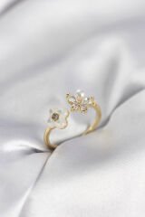 Gold Renk Sedefli Çiçek Model Kadın Yüzük