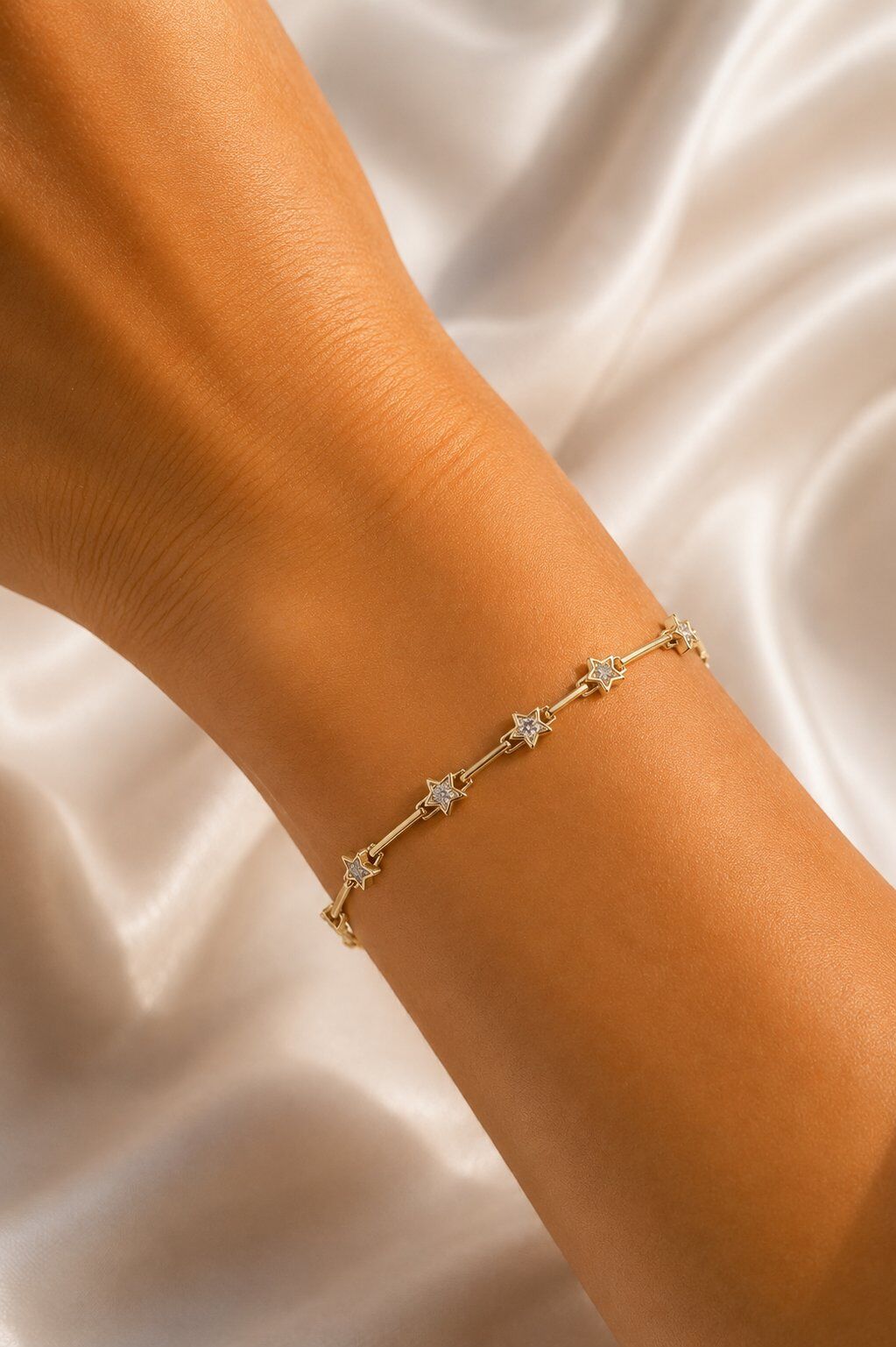 CM Gold Renk Yıldız Model Zirkon Taşlı Pirinç Kadın Bileklik