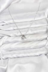 Pirinç Gümüş Renk Minimal Charmlı Kadın Kolye