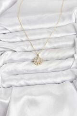 Pirinç Gold Renk Çiçek Model Kadın Kolye