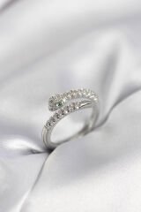 Yılan Model Gümüş Renk Zirkon Taşlı Kadın Yüzük