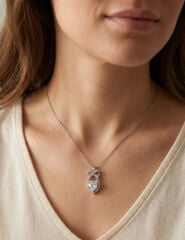 316L Çelik Silver Renk Zirkon Taşlı Kalpli Fiyonk Kolye