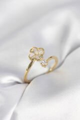 Gold Renk Zirkon Taşlı Yonca Model Kadın Yüzük