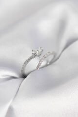 Gümüş Renk Zirkon Taşlı Kuyruklu Kalp Model Kadın Yüzük